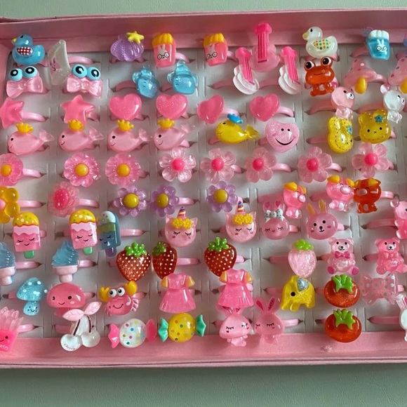 Girls rings resin 10 PC SET cute pink cartoon small random character - Picture 5 of 6